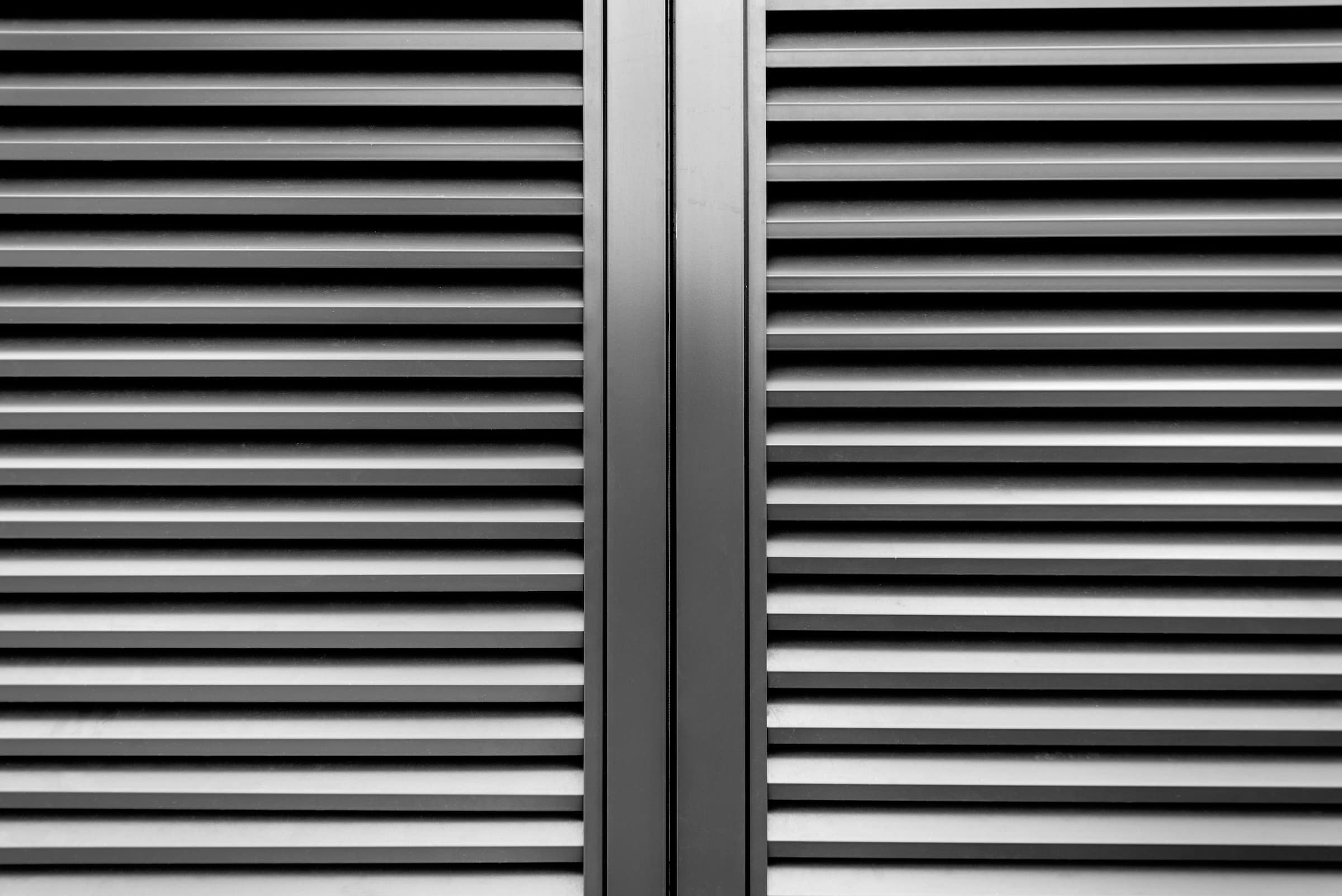 aluminium louvre doors close up picture