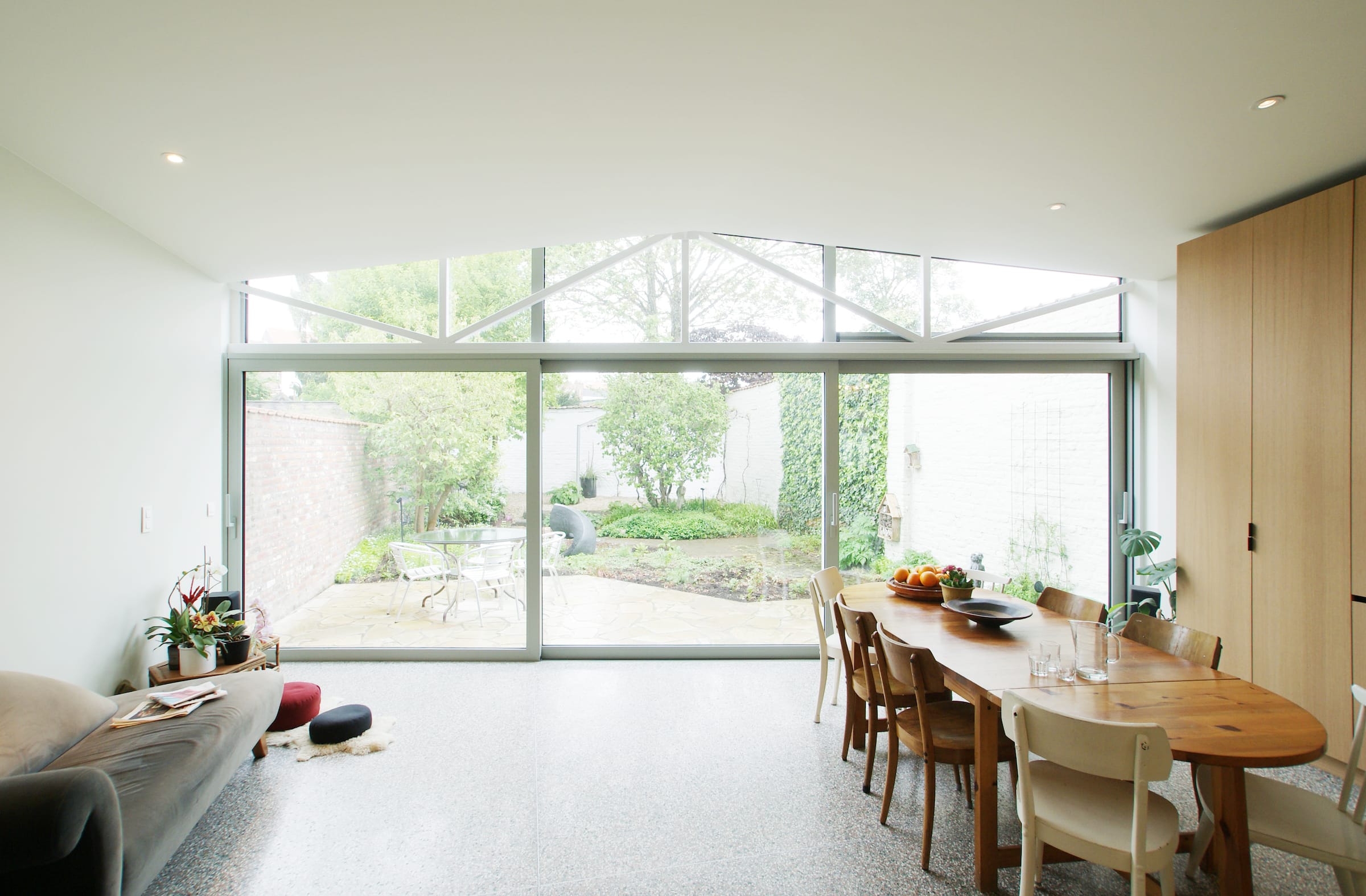 Reynaers MasterPatio sliding doors in white, designed into a white new house